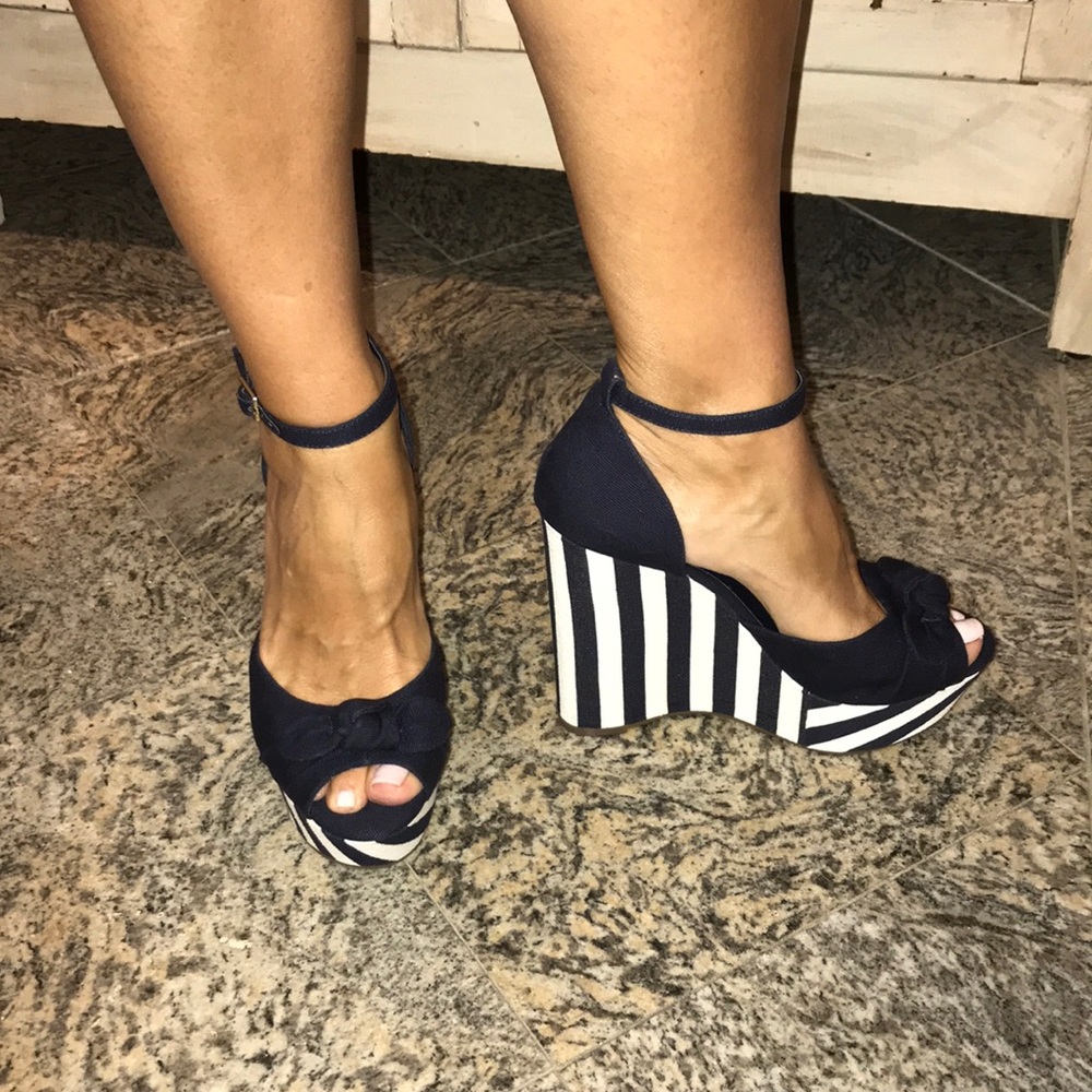 Jessica Simpson wedge